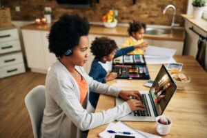 imgi_24_black-single-mother-using-computer-making-video-call-while-working-home_637285-11379